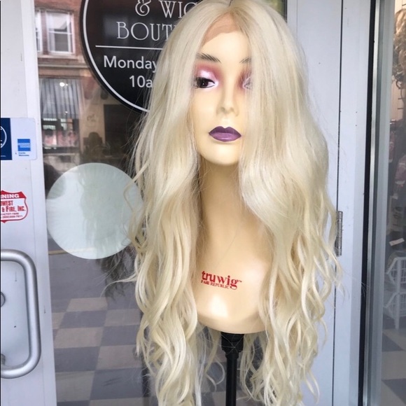 Long blonde New wig Lacefront Wavy 2019 hairstyle - Picture 4 of 8